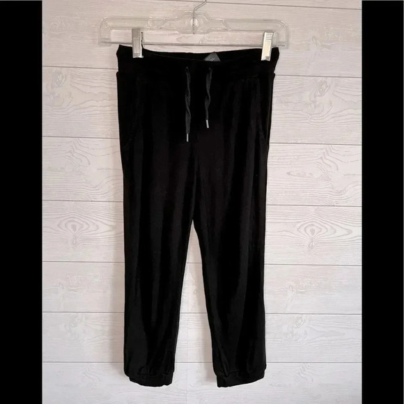 Divided black capri pants Size 2 - Picture 1 of 5